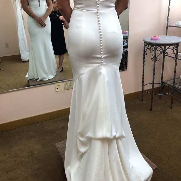 Gorgeous Worn Once RIVINI Roberts Gown Size 6 - Picture 7 of 8